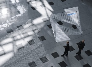 SmartInversion – Forward Motion Through Inversion-Image