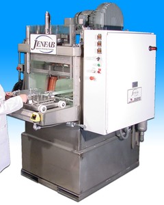 Cabinet Spray Washer Oscillates Parts In Spray -Image