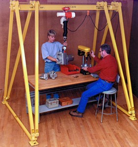 Lightweight Portable Cranes...for Workstation-Image