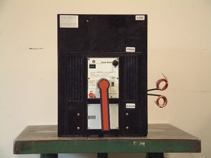 MOLDED CASE CIRCUIT BREAKERS - 1940-2012-Image