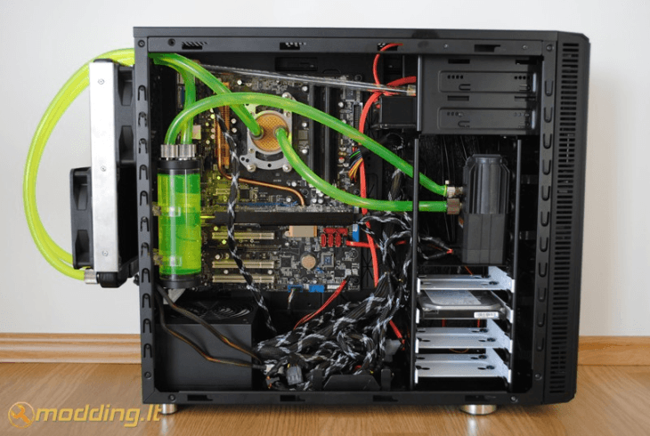 Internal radiator water cooling system from Bit-Tech