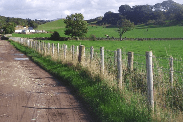 Selecting agricultural fencing