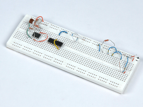 How to Use Breadboards - Tutorial Australia