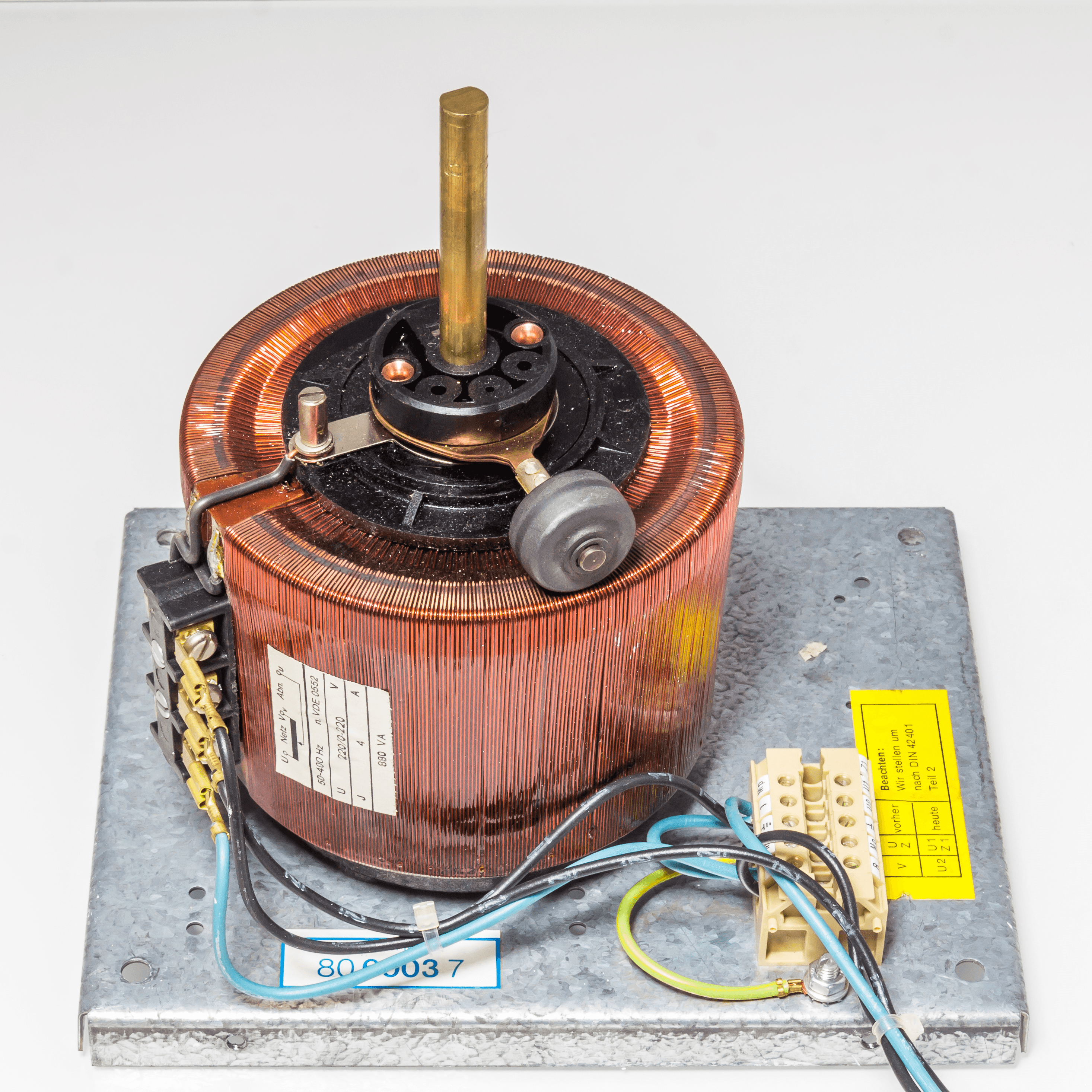 Autotransformers 1000 Volts, Nominal, or Less