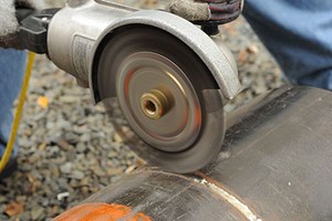 CLEANING BETWEEN WELDING PASSES-Image