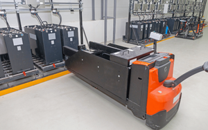 Warehousing with lithium pallet jack batteries-Image