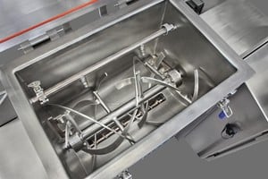 Tips for liquid addition in a ribbon blender-Image