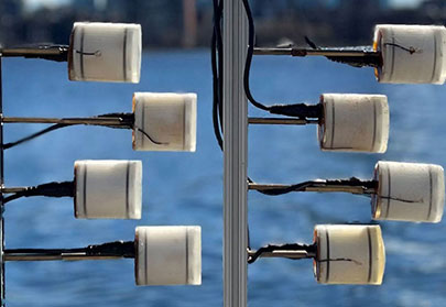 Long-distance, battery-free underwater network