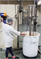 High shear reversible mixer with portable lift stand